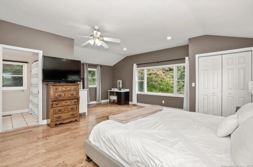 33 Windsor Rd, Huntington CT 06484-5022 exterior