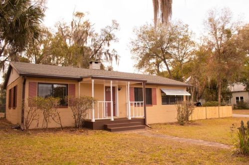 536 Stone St, Deland, FL 32720-3275