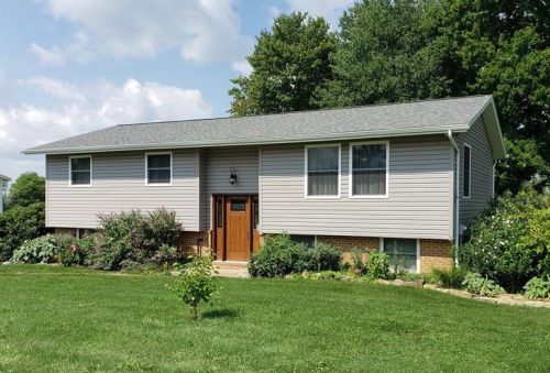 105 Oak St, Slippery Rock, PA 16057-1131
