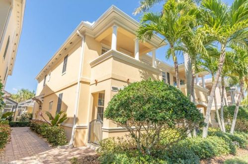 8083 Sorrento Ln, Naples, FL 34114-2616