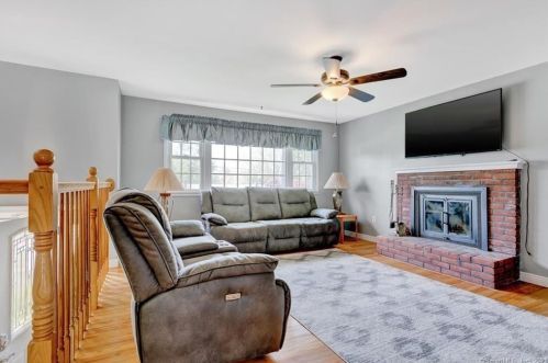 36 Woodland Dr, Wallingford, CT 06492-4735