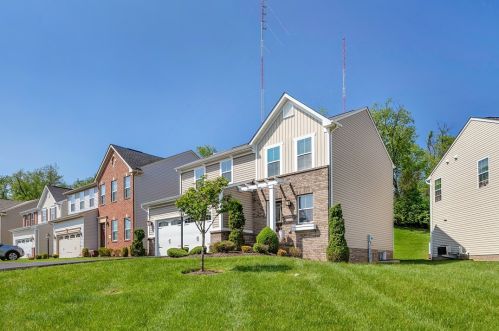 1111 Towervue Dr, Pittsburgh, PA 15227-3949