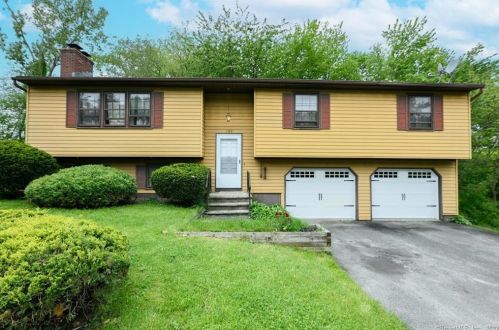 152 Haddad Rd, Waterbury, CT 06708-1896