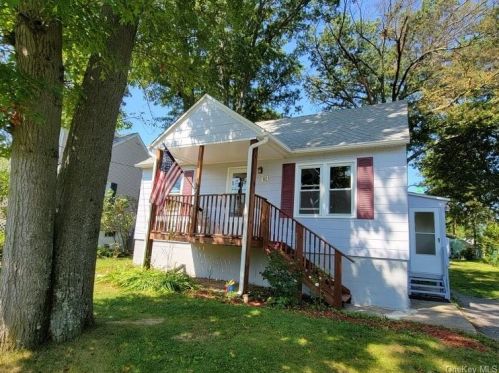 82 Ridgewood Ave, Middletown NY  10940-3415 exterior