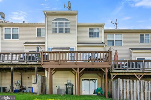 14238 Hunters Run Way, Gainesville VA  20155-4408 exterior