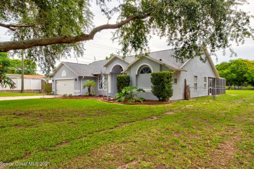1520 Tropical Trl, Merritt Island, FL 32952-5135