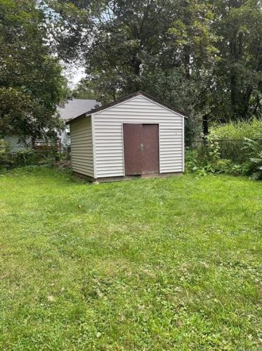 18 Cedar Ln, Poughkeepsie NY  12601-1147 exterior