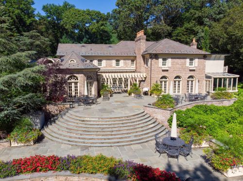 37 Wellington Rd, Matinecock, NY 11560-2415