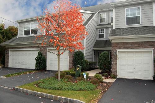 506 Southview Dr, Poughkeepsie, NY 12601-3965