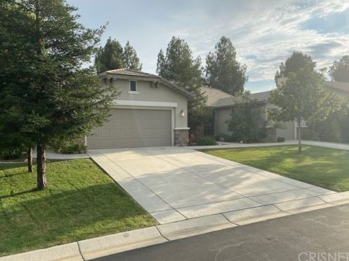 15209 Via Napoli Dr, Bakersfield, CA 93306-9412