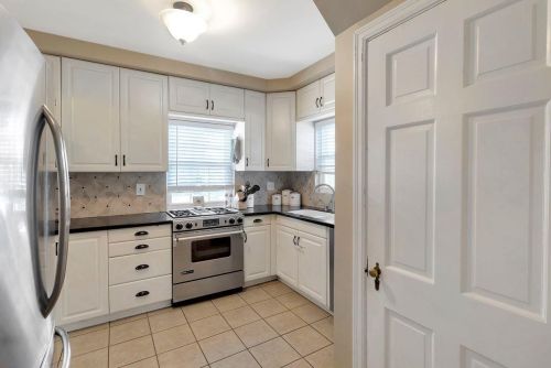 3935 Eileen Dr, Cincinnati OH 45209-2016 exterior