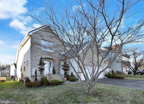 109 Canal View Dr, Trenton, NJ 08648-1321