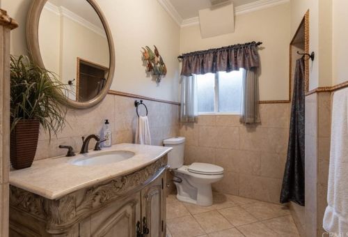 4226 Sepulveda, Van Nuys CA 91402-4305 exterior