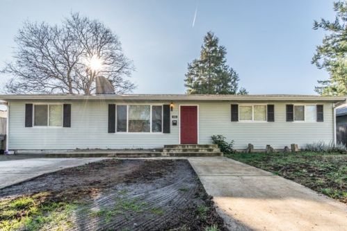 432 F St, Lebanon, OR 97355-1843