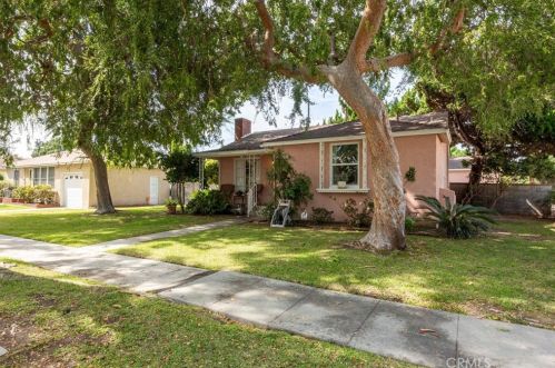 2033 Chatwin Ave, Long Beach, CA 90815-3106