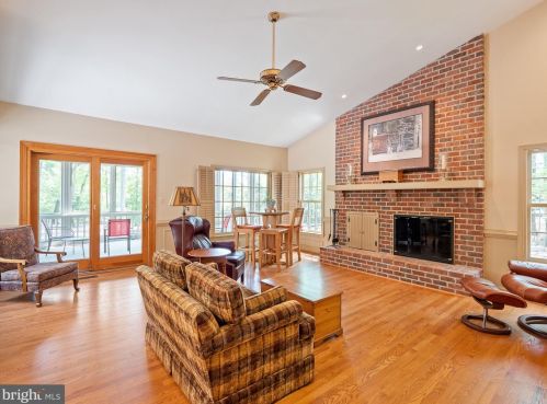 3272 Willow Glen Dr, Herndon, VA 20171-1916
