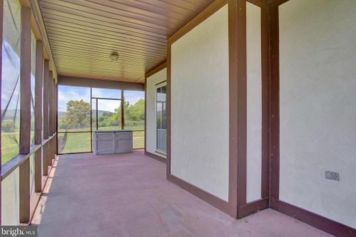 11 Thrush Dr, Carlisle PA  17015-7653 exterior