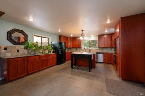 1014 Perkins St, Ukiah CA  95482-4623 exterior