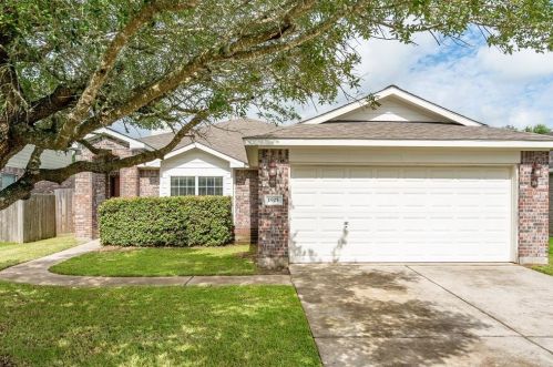 1925 Cypress Ln, Mont Belvieu, TX 77535