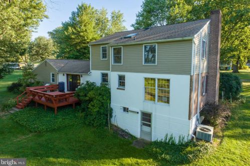 871 Chester Dr, Pottstown PA 19465-7518 exterior