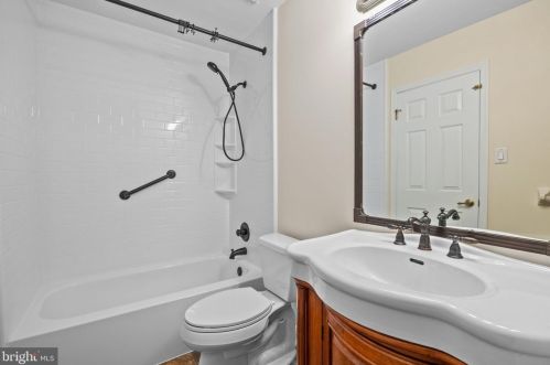 51 Portsmouth Ct, Southampton PA 18966-2620 exterior