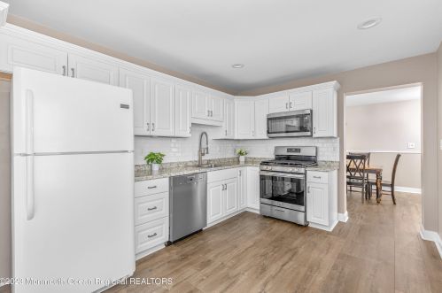 32 Picket Pl, East Freehold NJ  07728-9532 exterior