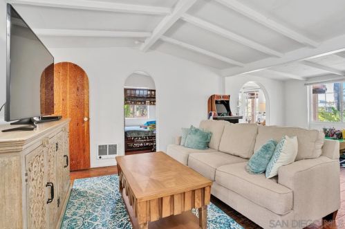 232 Rios Ave, Solana Beach CA  92075-1240 exterior