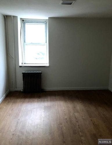 108 Abbott Ave, Palisades Park NJ  07650-1419 exterior