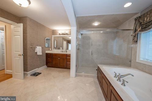 315 Blackburn Dr, Berwyn PA  19312-2801 exterior