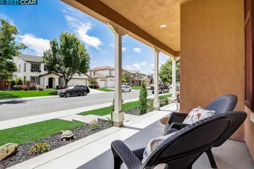 1320 Bello Dr, Liberty Farms, CA 95620-4839