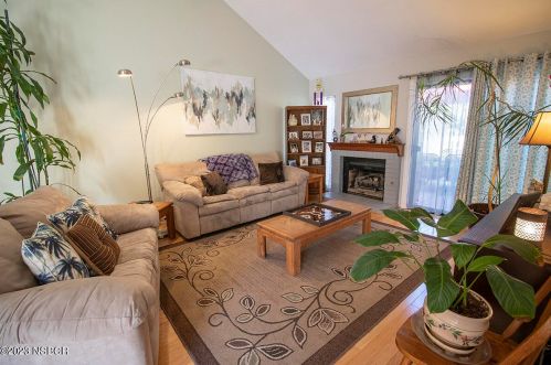 1480 Oakridge Park Rd, Santa Maria, CA 93455-4561