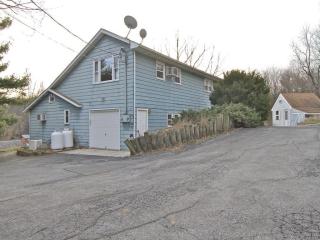 2696 Windy Rd, Orefield, PA 18069-3134