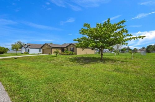 830 16th Ter, Cape Coral, FL 33909-5305