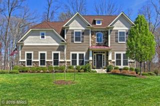 8449 Bearhurst Dr, Gainesville, VA 20155-3880