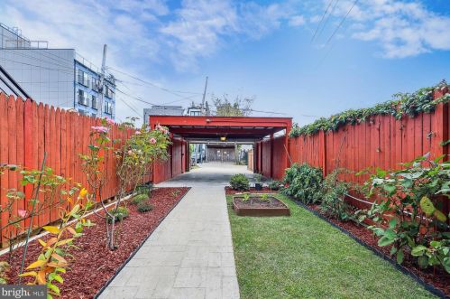 712 Kenyon St, Washington DC  20010-1522 exterior