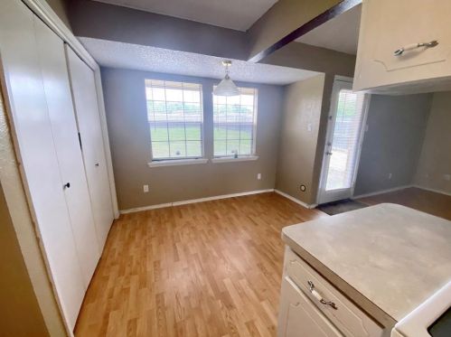 833 Springhill Dr, Burleson TX  76028-6202 exterior
