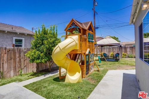 8549 Alameda St, Downey CA 90242-2621 exterior