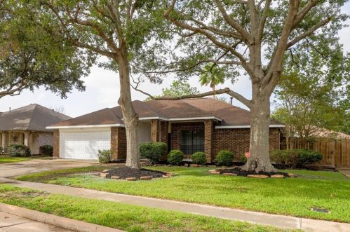 1417 Garden Park Dr, Deer Park, TX 77536-3668