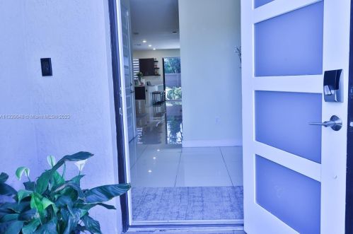 15832 91st Ct, Hialeah FL  33018-1951 exterior