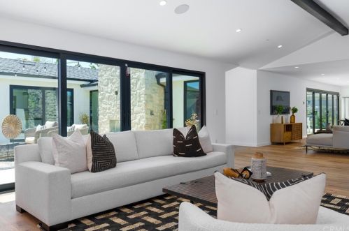 1712 Tradewinds Ln, Newport Beach CA  92660-4312 exterior