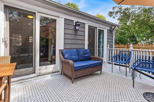 42 Pelham Pkwy, North Providence RI  02911-2915 exterior