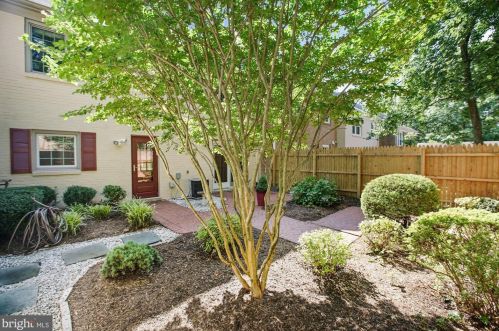 6002 Waterbury Ct, Springfield, VA 22152-1203