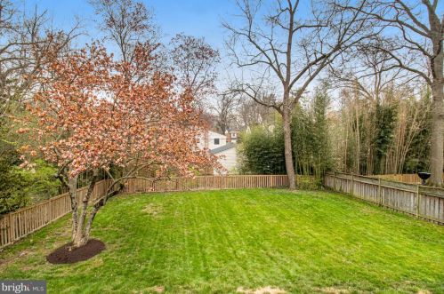 2823 Brook Dr, Falls Church, VA 22042-2301