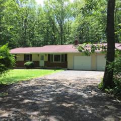 1610 Cane Ln, Effort, PA 18330-9369