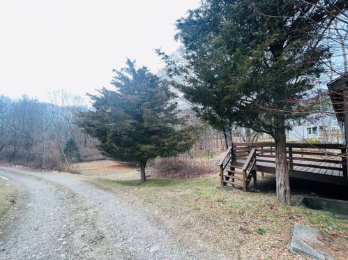 81 Flagg Ln, North Kingstown RI  02852-6707 exterior