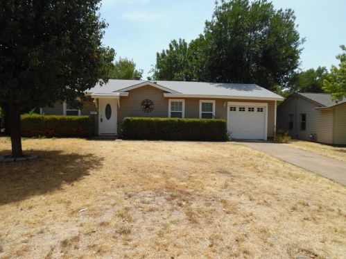 115 Fannin Dr, Euless, TX 76039-3327