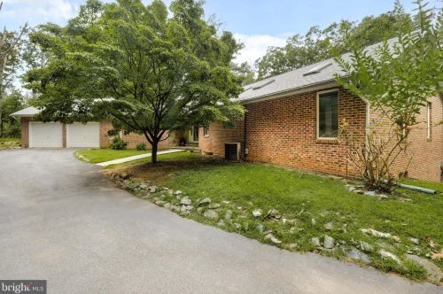 680 Wren Ln, Harpers Ferry, WV 25425-4938