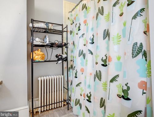 365 College Ave, Lancaster PA 17603-3319 exterior