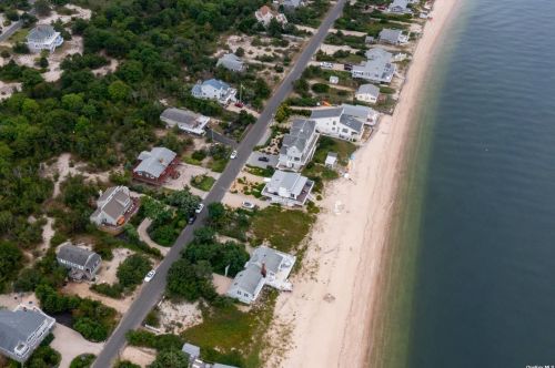 1225 Leeton Dr, Southold NY  11971-2520 exterior