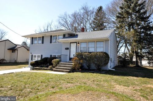 3 Beaver Dr, Barrington, NJ 08007-1404